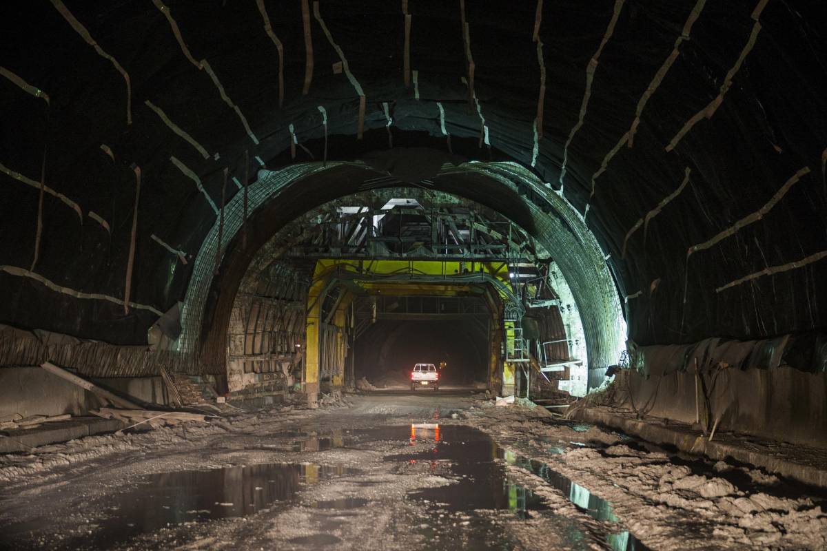 El nuevo contratista es el Consorcio La Línea conformado por la constructora Conconcreto S.A. y la firma CSS S.A, cada una con el 50% de participación. FOTO: ESTEBAN VANEGAS