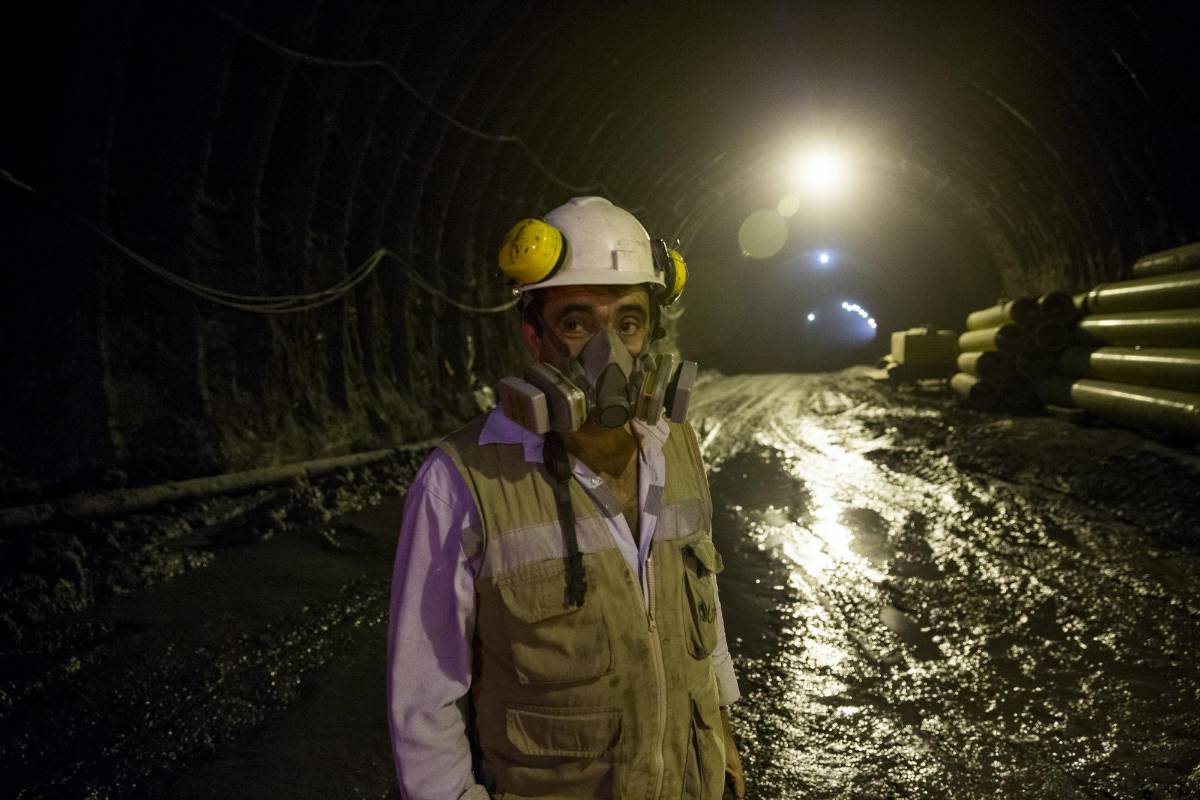 Jhon López es uno de los trabajadores que ya se han ido sumando a la obra. Se espera que para diciembre en todo el proyecto se cuenten entre 800 y 1.000 obreros. FOTO: ESTEBAN VANEGAS