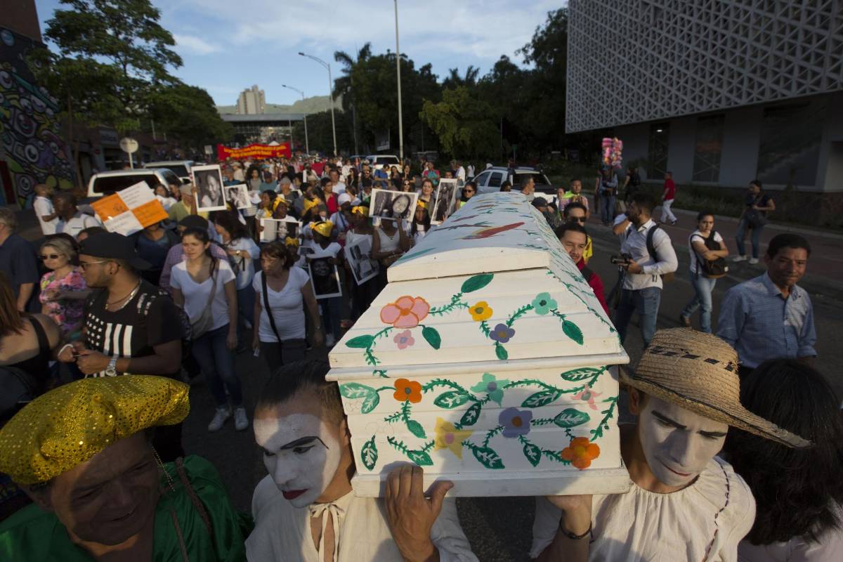 Este viernes se realizaron diferentes marchas y plantones en más de 100 ciudades dentro y fuera de Colombia. FOTO EDWIN BUSTAMANTE