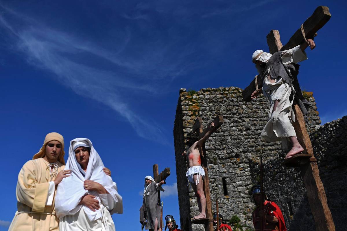 Celebración del viacrucis en Ourem, Portugal. FOTO AFP