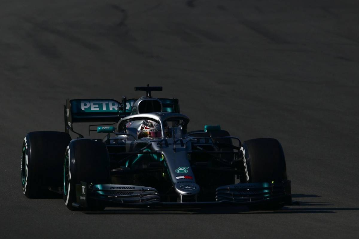 El piloto británico de Mercedes, Lewis Hamilton, participa en las pruebas para la nueva temporada del Gran Premio de Fórmula Uno en el circuito de Cataluña en Montmeló, en las afueras de Barcelona. Foto: AFP