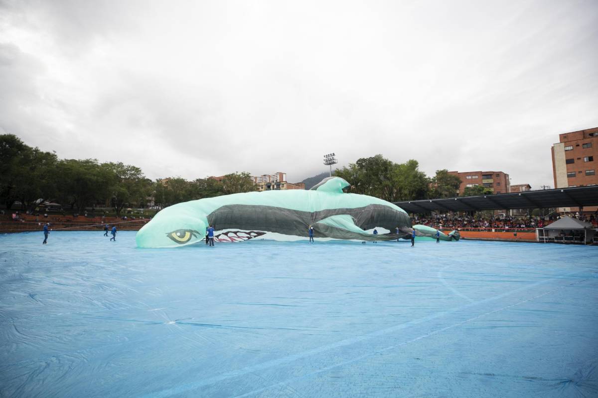 Este tiburón gigante fue el más grande de los globos, medía 50 metros. FOTO Esteban Vanegas