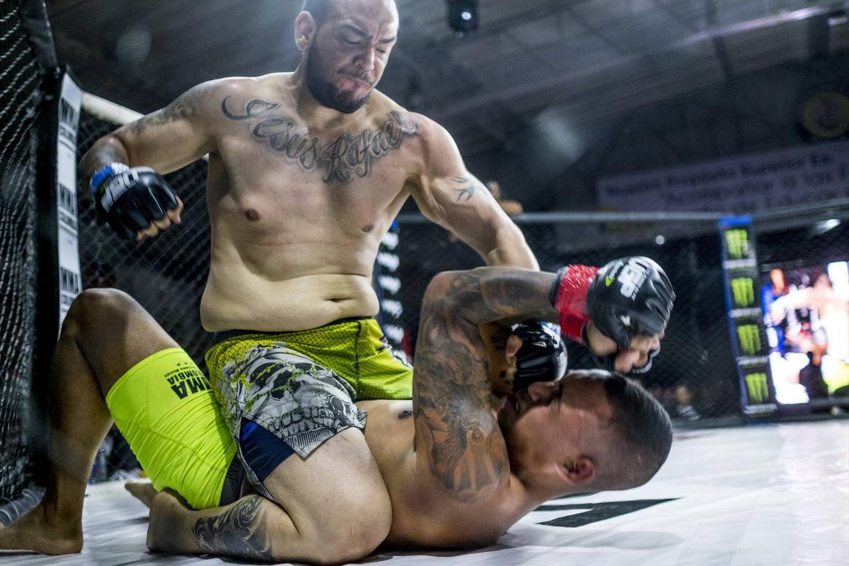 Cada vez más personas se inscriben en las diferentes escuelas de artes marciales mixtas. Foto: Santiago Mesa.