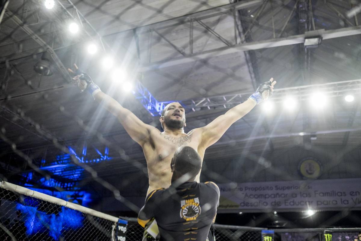 La práctica de las artes marciales mixtas libera el estrés. Foto: Santiago Mesa.