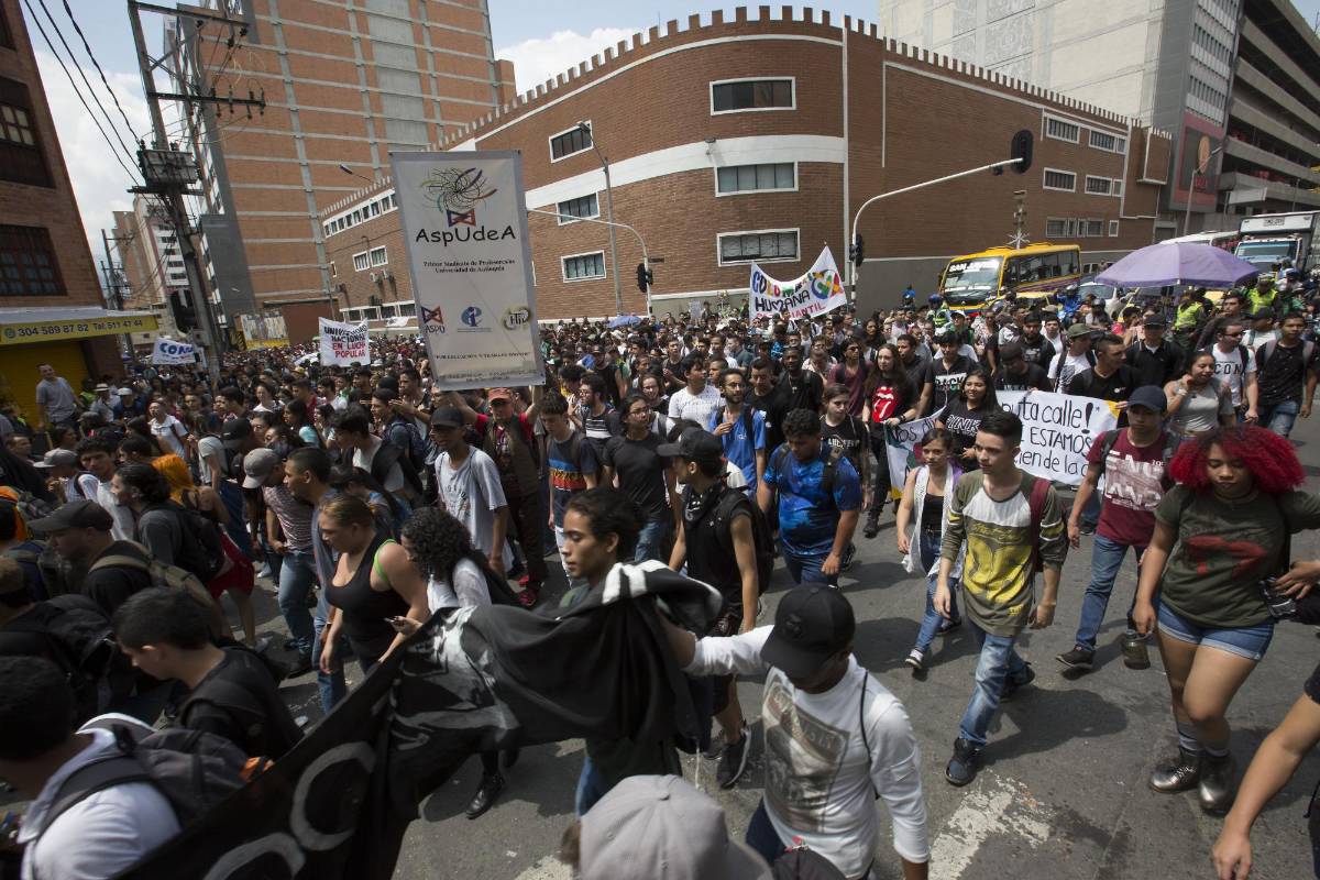 Además, la asociación rechaza los abusos de la Fuerza Pública. FOTO EDWIN BUSTAMANTE