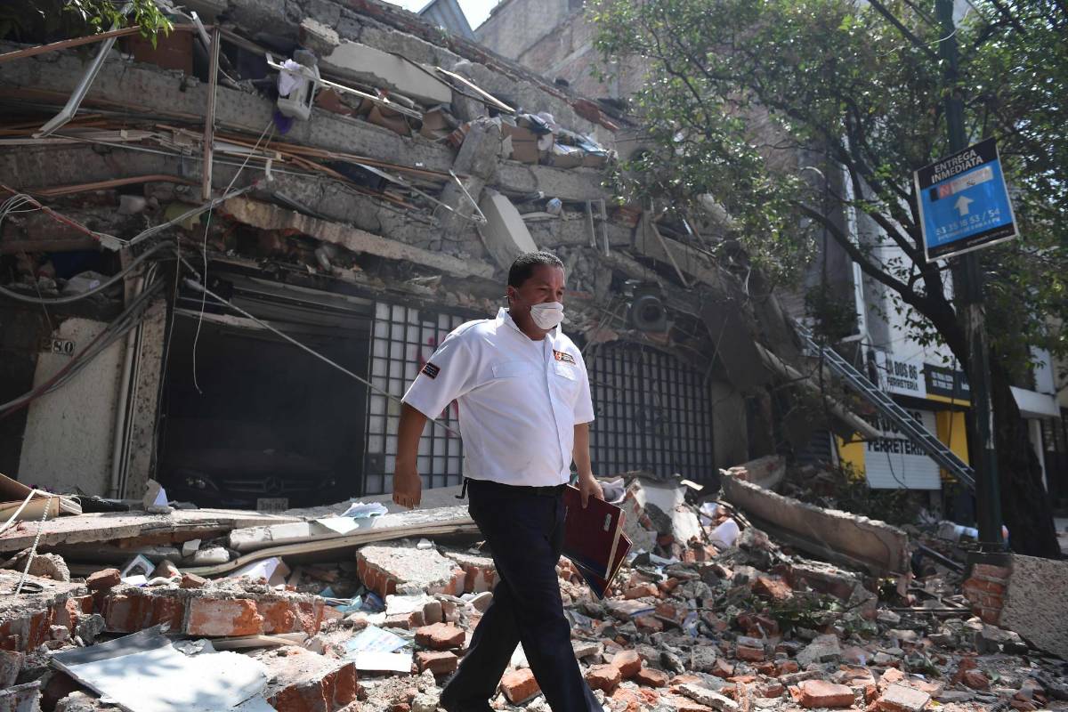 Un terremoto de magnitud 7,1 sacudió el centro de México y afectó importantes edificios. AFP