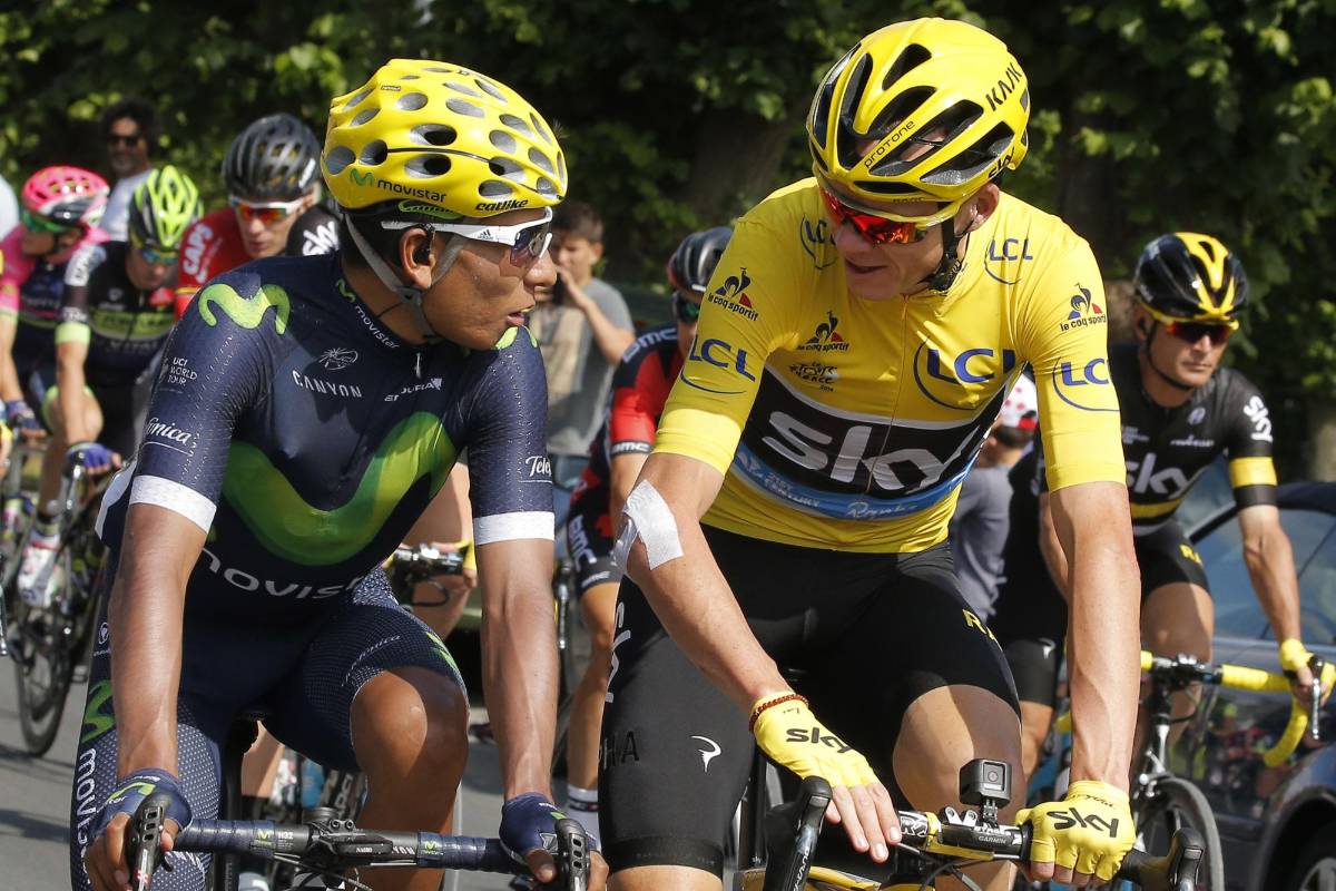  Chris Froome (Sky) entró por tercera vez con el maillot amarillo de vencedor del Tour de Francia en los Campos Elíseos de París. FOTO AP