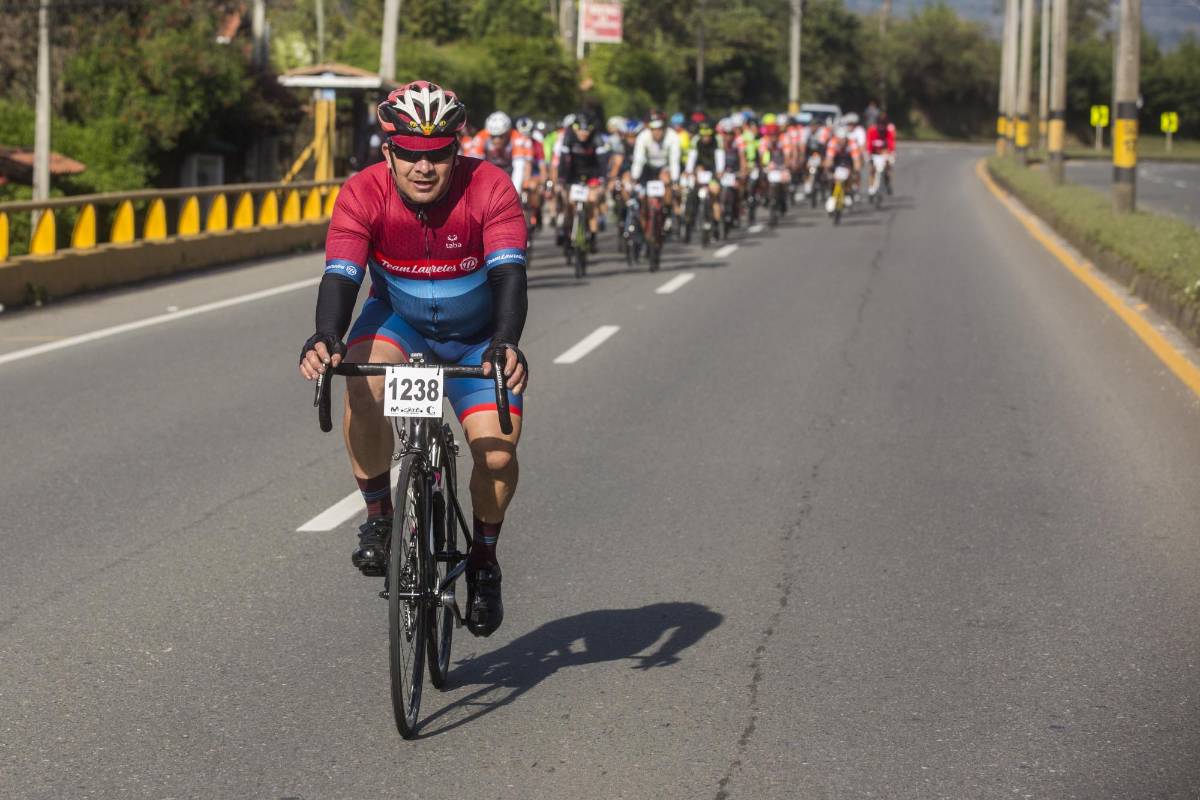 La prueba de ruta recorrió 48 kilómetros entre los municipios de Guarne, Carmen de Viboral y La Ceja en el oriente de Antioquia. Foto: Esteban Vanegas