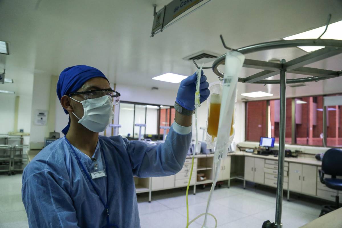 En el Instituto Distrital de Ciencia, Biotecnología e Innovación en Salud (IDCBIS) se llevan a cabo los estudios del uso de plasma de convalecientes para el tratamiento de pacientes con covid-19. FOTO COLPRESA