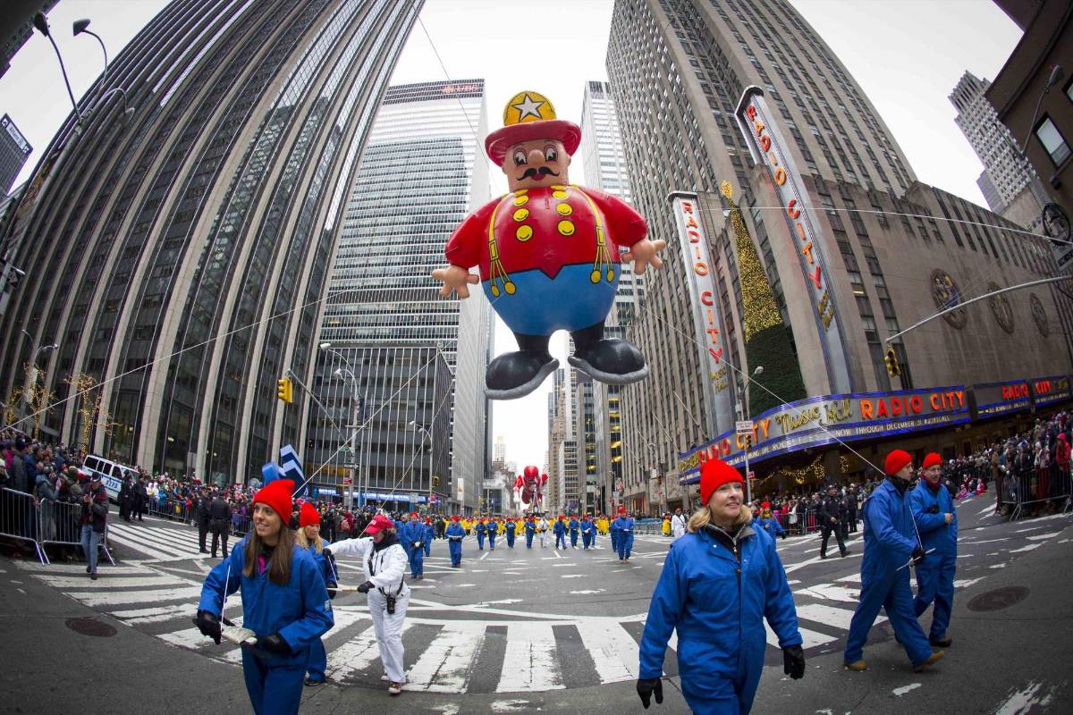 Un día después del desfile de Macy’s siempre se realiza el famoso viernes negro, una jornada plagada de ofertas comerciales. FOTO REUTERS