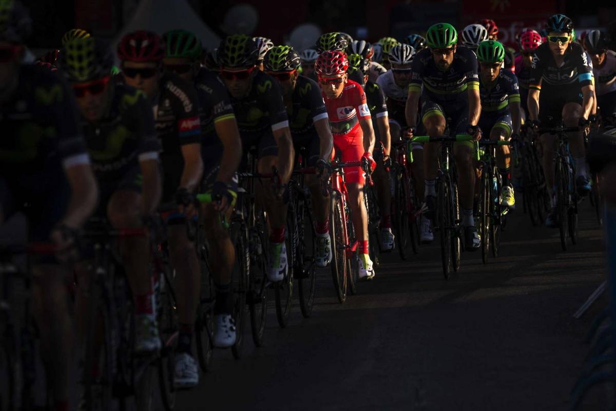 Nairo Quintana llega a Madrid en la última etapa de la Vuelta a España que ganó. FOTO Daniel Ochoa de Olza, AP