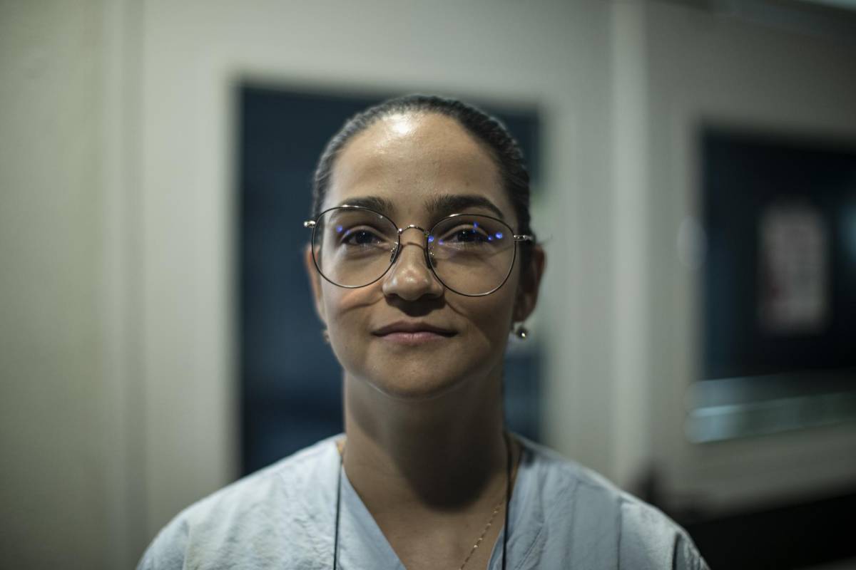 Yuliana Barrera Palacio, 36 años, 14 años como auxiliar de enfermería en la clínica Las Américas. Foto: Esteban Vanegas