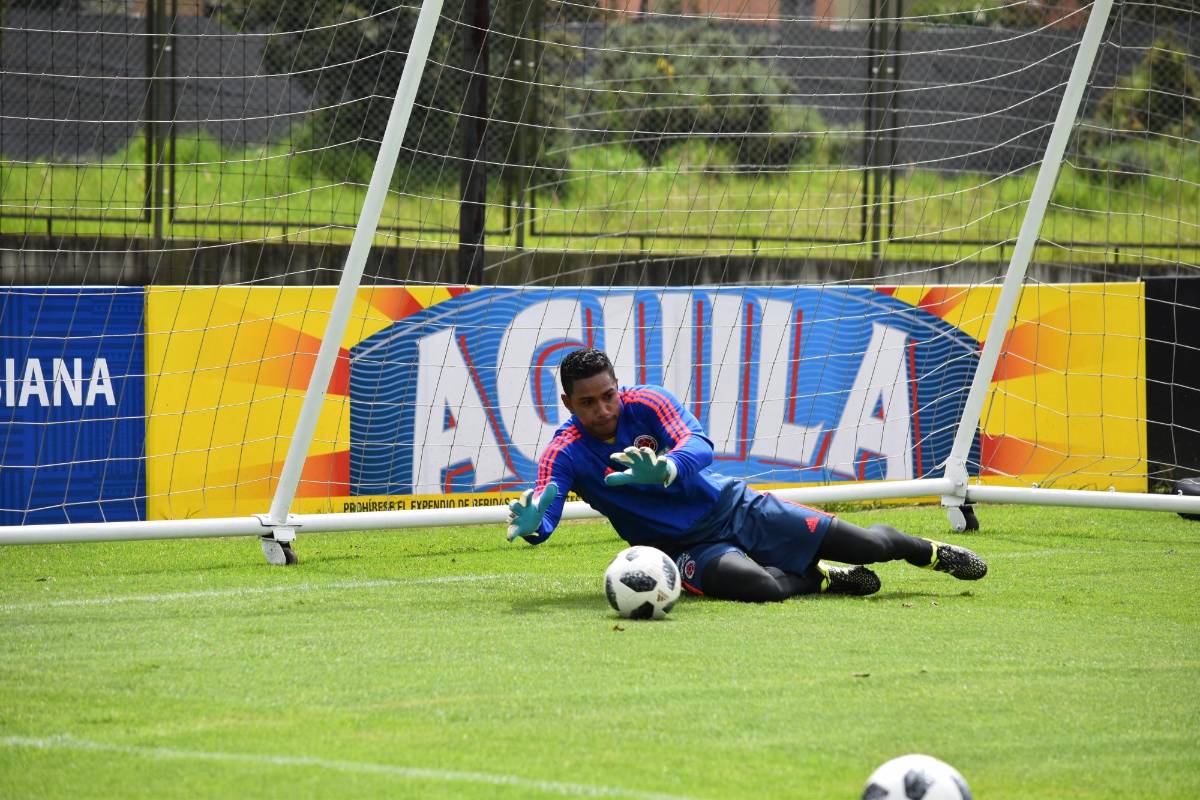 Los arqueros trabajaron bajo las órdenes del preparador de arqueros, Eduardo Niño. En la foto, José Fernando Cuadrado. FOTO CORTESÍA FEDERACIÓN COLOMBIANA DE FÚTBOL