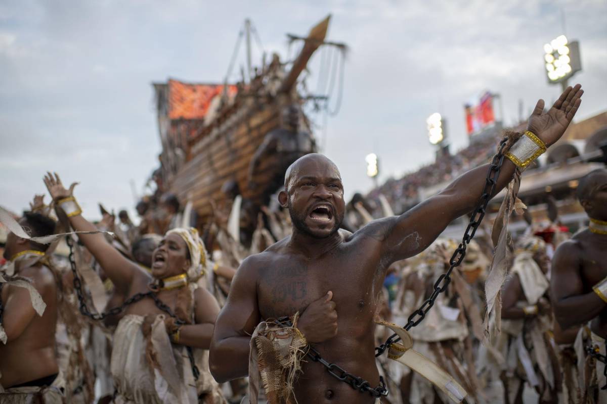 La mayor fiesta de Brasil, estuvo marcada este año por reclamos de igualdad y justicia. Foto: AFP MAURO PIMENTEL