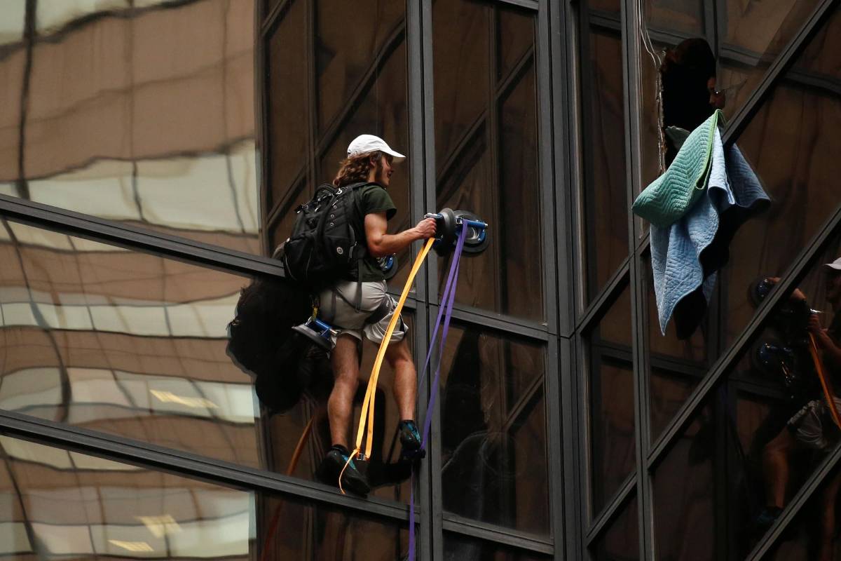 El edificio, que fue construido 58 años atrás, es propiedad del magnate Donald Trump. FOTO Reuters 