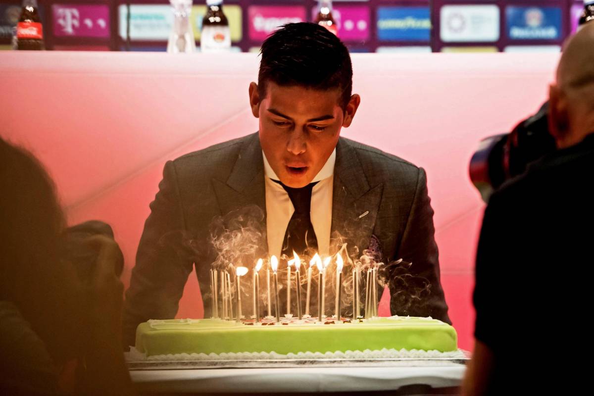 La llegada al Bayern Múnich coincidió con la celebración del cumpleaños 26 de James Rodríguez. FOTO EFE