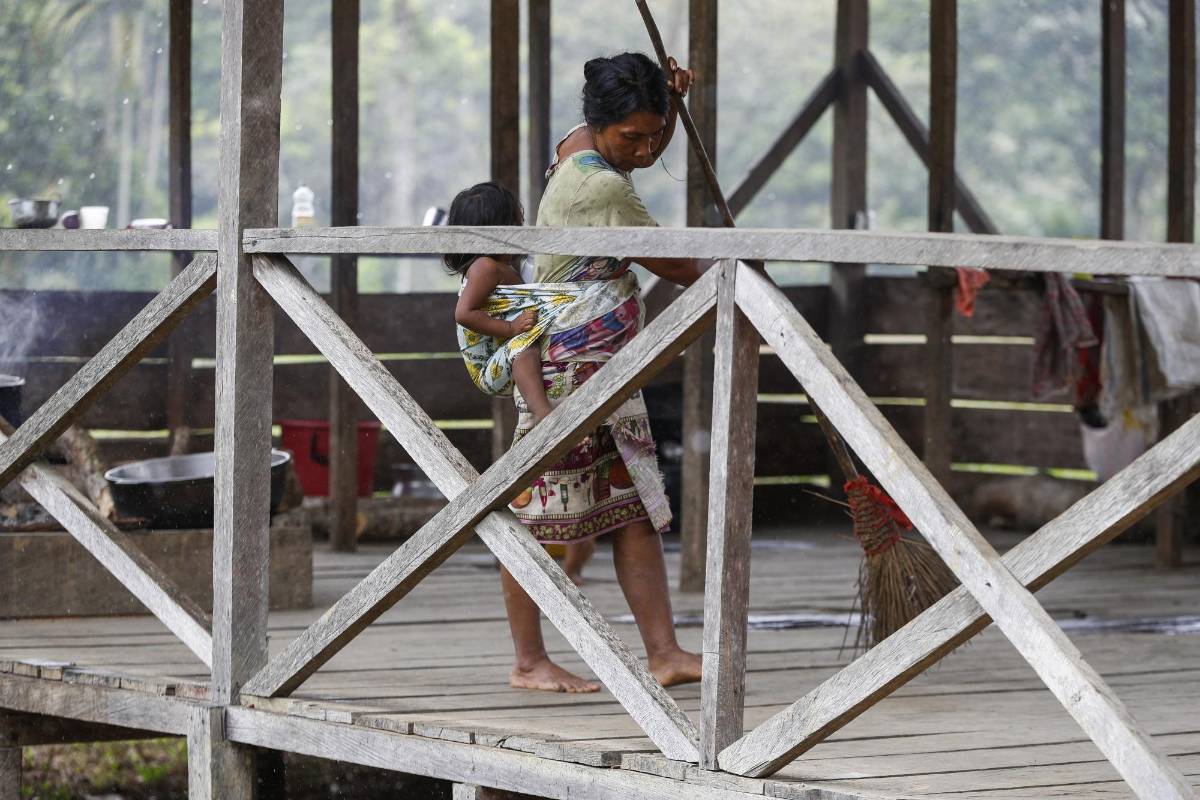 Once familias conformadas por 62 personas, se desplazaron de manera forzada de Chajeradó al casco urbano de Murindó. Foto: Manuel Saldarriaga Quintero