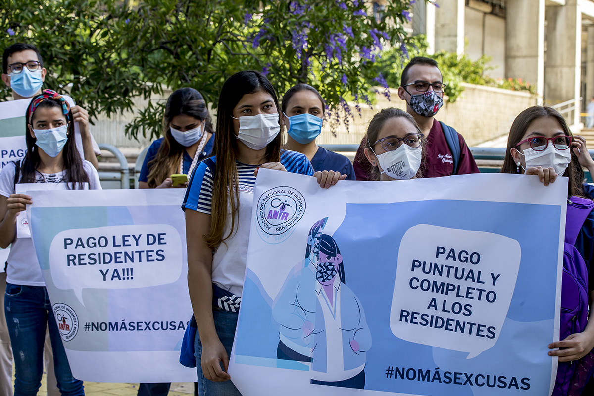 El Ministerio de Salud se pronunció y aseguró que a todos los residentes se les realizarán los pagos pendientes a través de giros parciales, una vez sea validada la información requerida. FOTO JUAN ANTONIO SÁNCHEZ OCAMPO