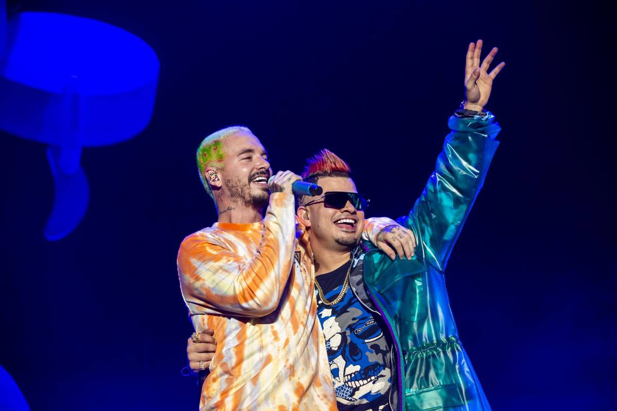 Al escenario también subieron Prince Royce y Jowell (del dúo Jowell y Randy) con los que Balvin grabó su primer éxito internacional Sin Compromiso. El antioqueño expresó su admiración por la música de este dúo. FOTO CARLOS VELÁSQUEZ