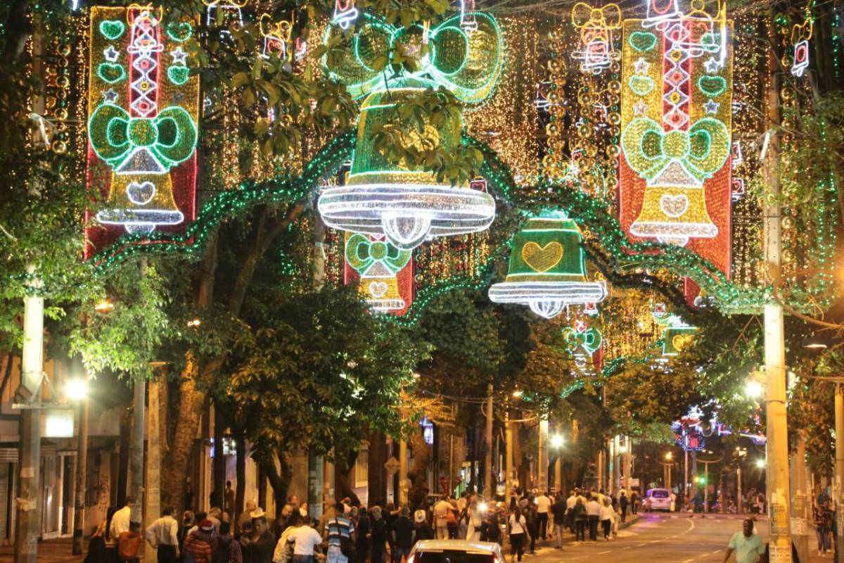 La Avenida La Playa y La Oriental estarán decorados con la iluminación que proveerá EPM. FOTOS CORTESÍA EPM