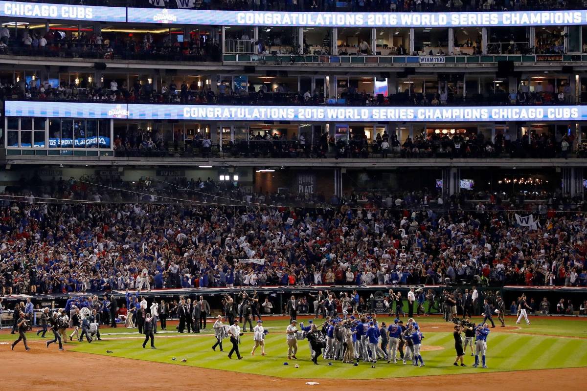 Los Cachorros de Chicago se llevaron el título de las Grandes Ligas al vencer a los Indios de Cleveland por 8-7 en 10 entradas en la serie al mejor de siete partidos. FOTO AFP