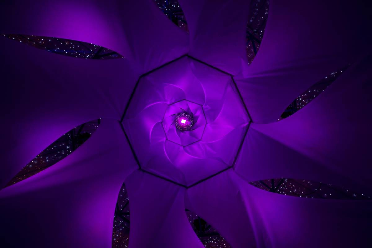 Destellos de luz, estrellas, campanas, soles y escenas interactivas complementan el alumbrado envigadeño. FOTO: Jaime Pérez