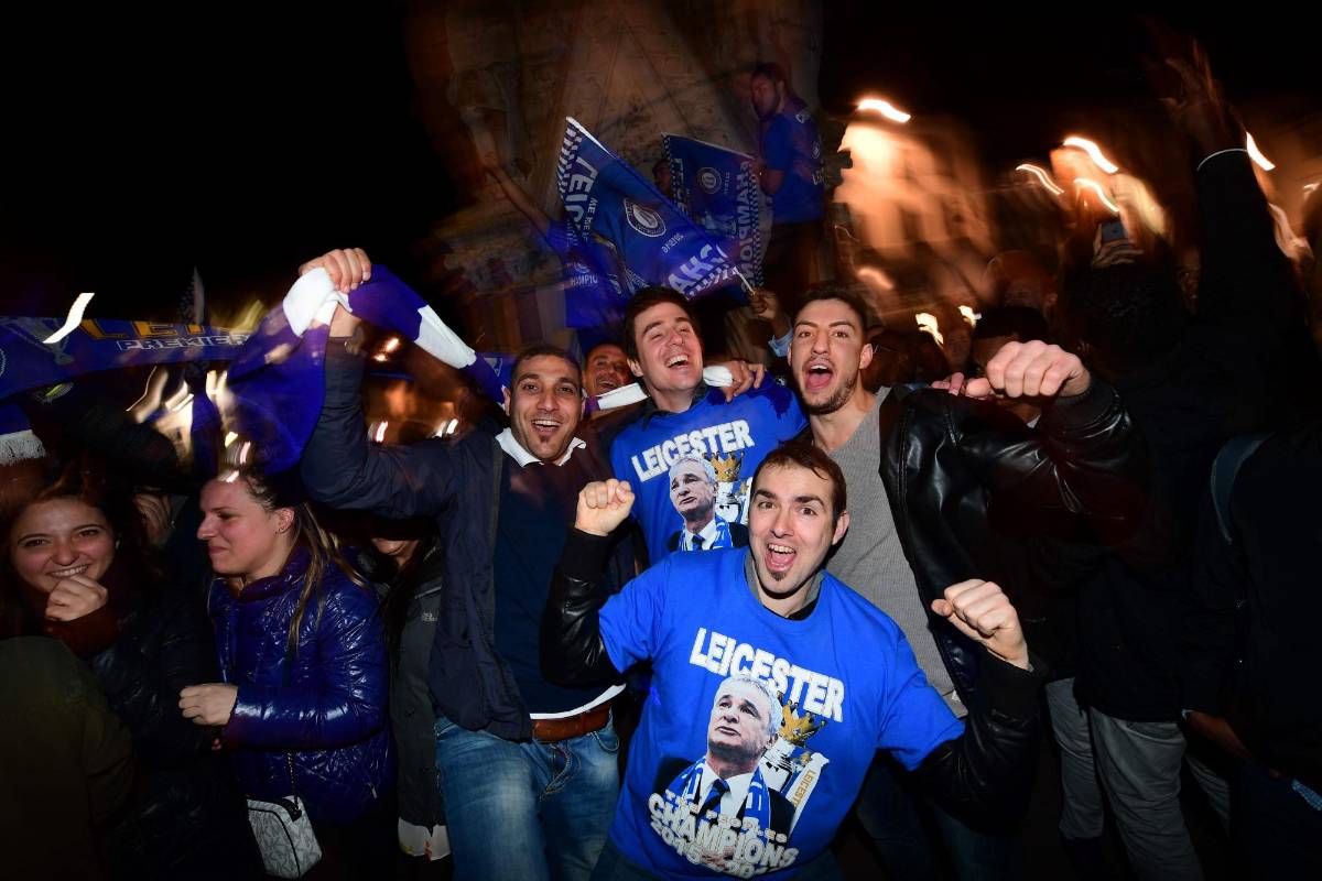 La celebración del título se prolongó durante toda la noche del lunes. FOTO AFP