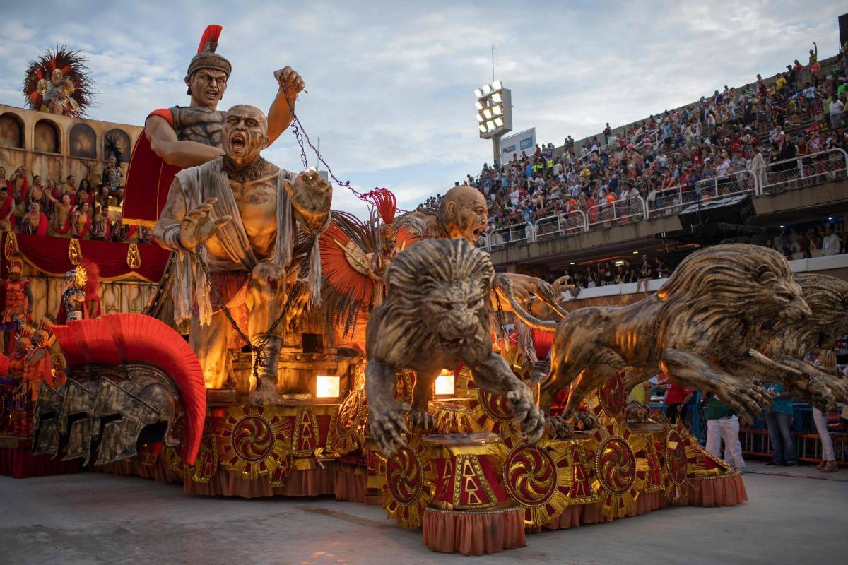 La mayor fiesta de Brasil, estuvo marcada este año por reclamos de igualdad y justicia. Foto: AFP MAURO PIMENTEL