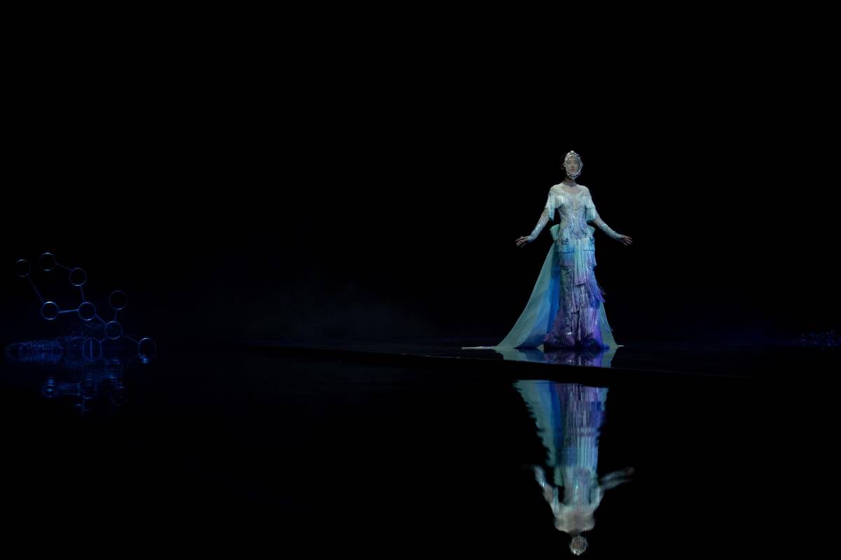 El diseñador Xiong Ying muestra sus creaciones en esta importante feria de moda internacional. Foto: AFP