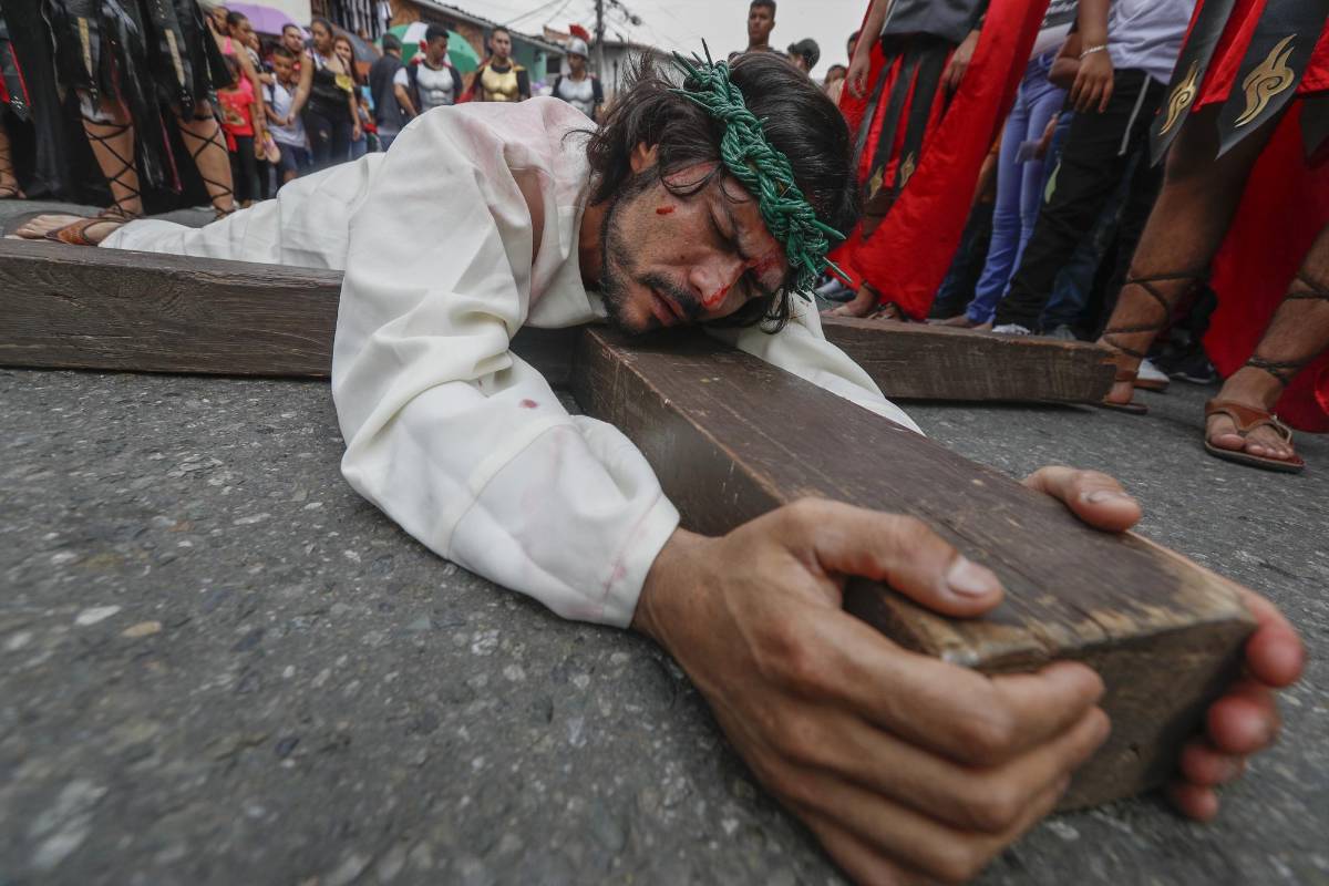 Este año, más de 60 actores participaron de esta puesta en escena. Foto Manuel Saldarriaga