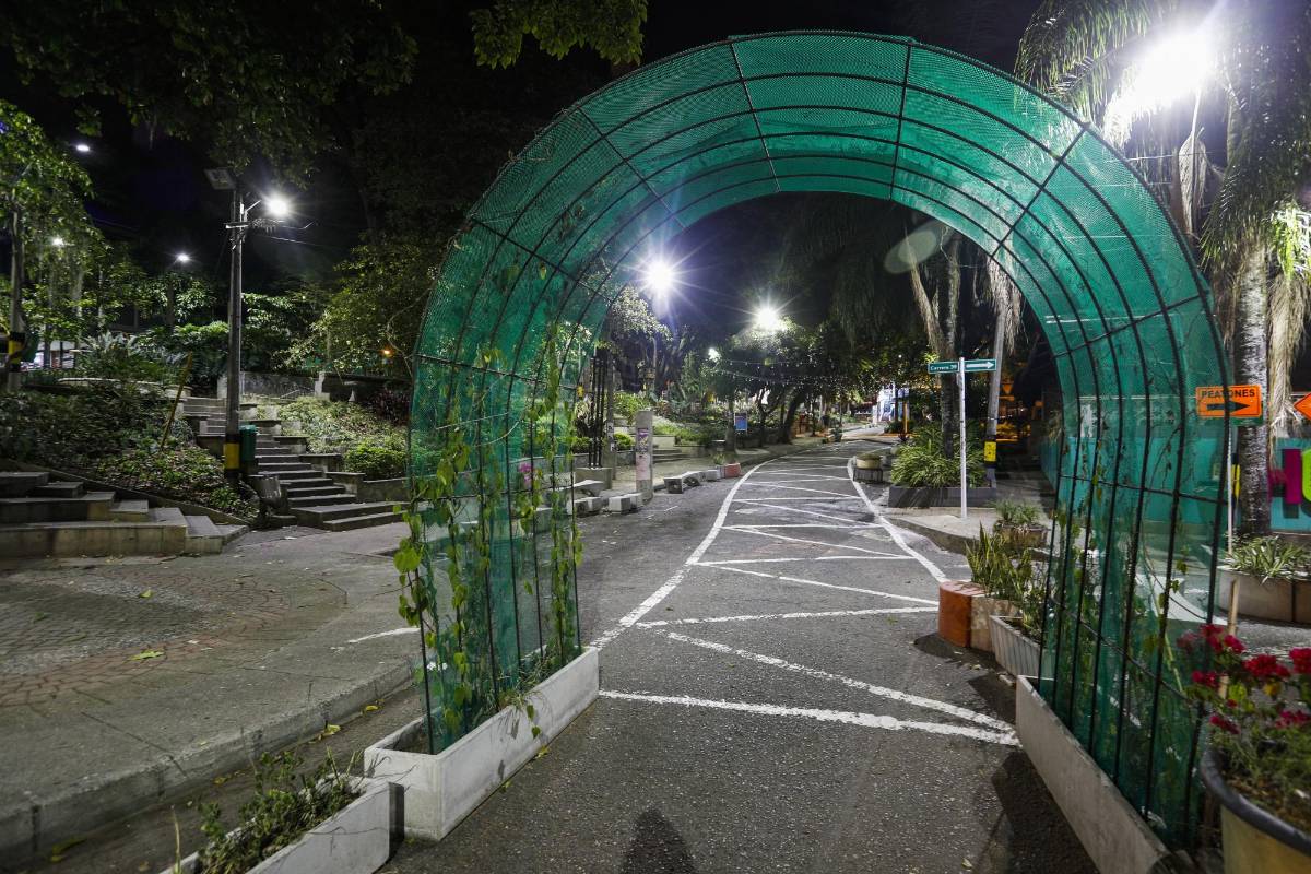 Los 10 Alcaldes del área metropolitana decidieron aplicar ley seca y toque de queda para evitar el contagio del covid-19 en esta época de celebración del día de la madre. Foto: Manuel Saldarriaga Quintero