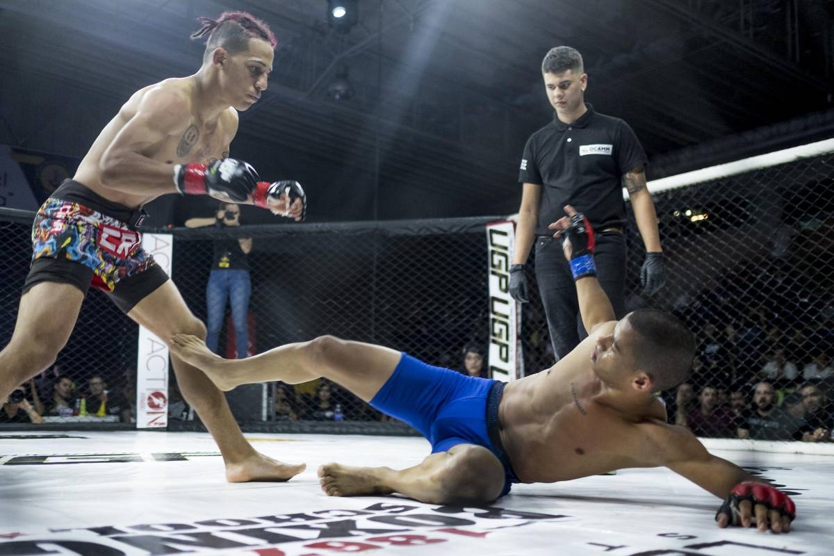 La práctica de las artes marciales mixtas fortalece la coordinación. Foto: Santiago Mesa.