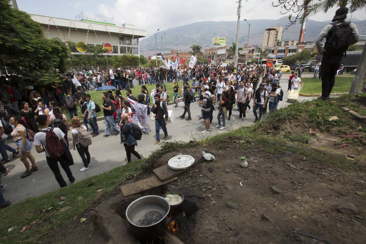 El Esmad tenía rodeado el sector de Ruta N. FOTO EDWIN BUSTAMANTE