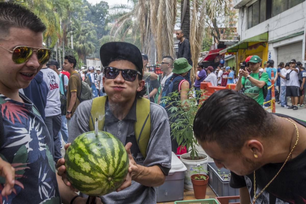 Este sábado 4 de mayo la Comunidad Cannabica Internacional realizó una nueva versión de su tradicional marcha mundial por la legalización de la marihuana. Foto: Santiago Mesa