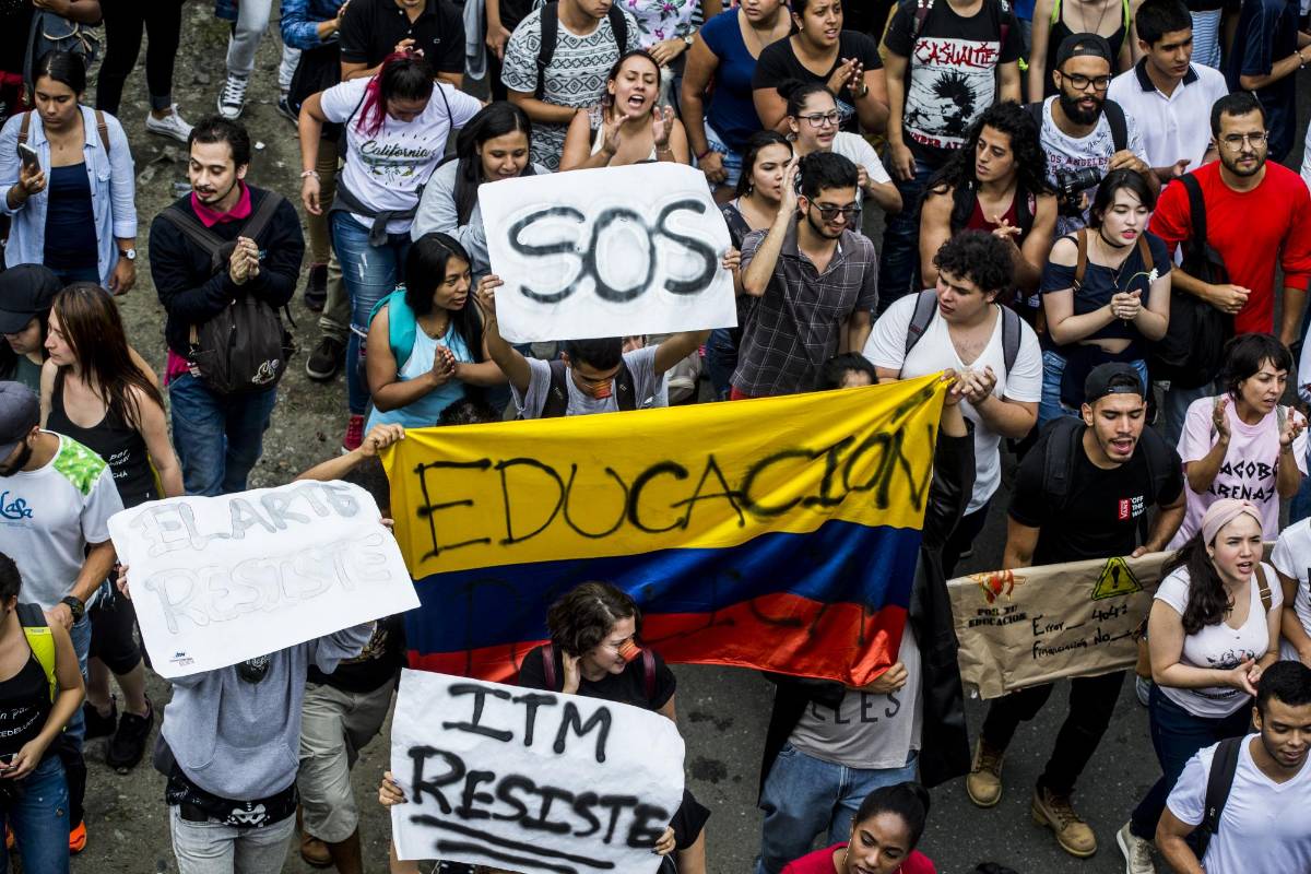 Los recorridos por las calles fueron acompañados con pancartas, cánticos y consignas. Foto Jaime Pérez
