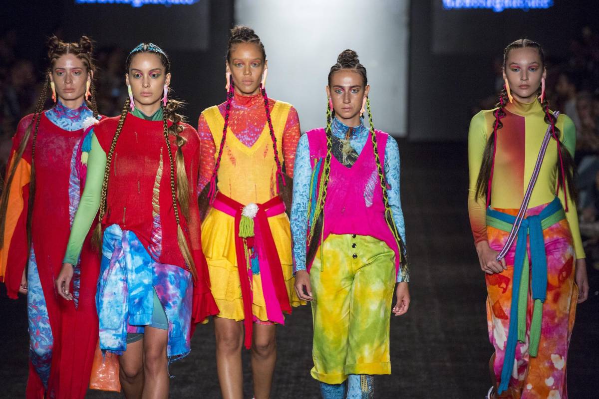 Las marcas proponen conceptos de diseño como prendas a partir de organiza de seda y látex para evocar una estética pueril y juguetona con un trasfondo de libertad. FOTO EDWIN BUSTAMANTE