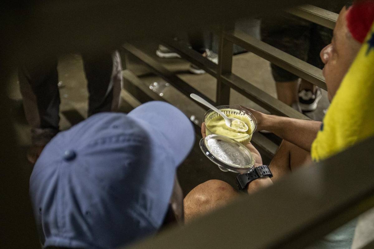 Se donaron 150 almuerzos a los reclusos. FOTO CARLOS VELÁSQUEZ