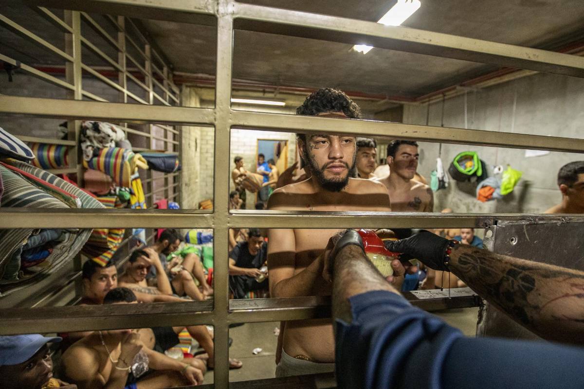 Se donaron 150 almuerzos a los reclusos. FOTO CARLOS VELÁSQUEZ