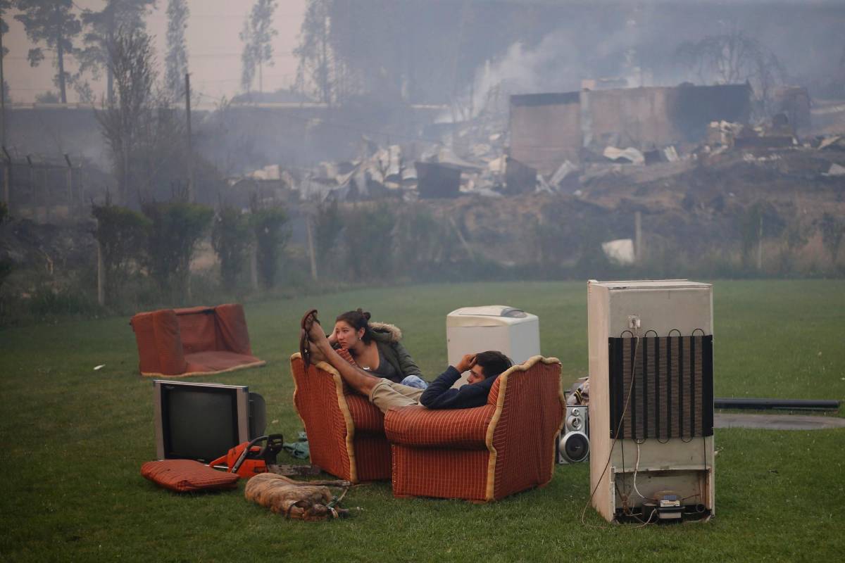 En las últimas horas se han multiplicado en las redes sociales mensajes acerca de supuestas organizaciones terroristas que estarían detrás de la tragedia, nuevos focos de incendios o un inminente apagón en el suministro eléctrico a nivel nacional. FOTO AFP