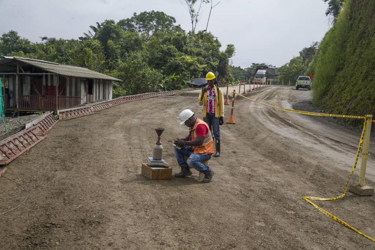Se espera que en los próximos meses, estén todos los frentes de obra activados, según informó Invías. Foto: Esteban Vanegas