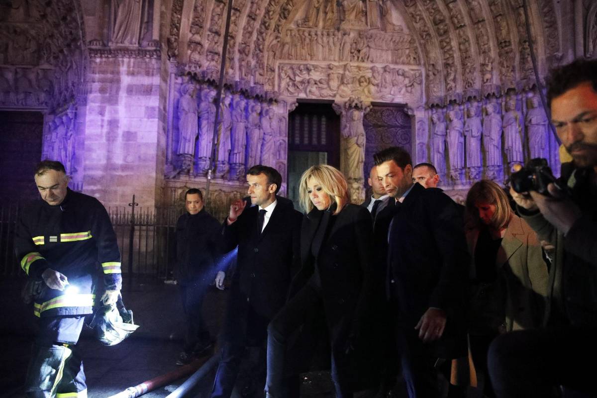 “Todos estamos estupefactos. Es más que milagroso, es heroico”, dice Marsset, refiriéndose a la labor de los bomberos que trabajaron incansablemente para salvar esta catedral, patrimonio de la Humanidad de la Unesco. FOTO EFE
