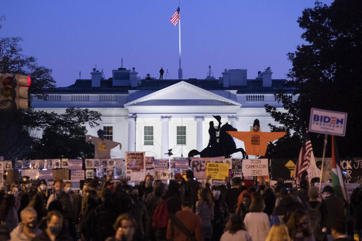 Comenzó la jornada electoral en Estados Unidos y algunos analistas advierten que los comicios podrían tornarse violentos. Foto. EFE / EPA.