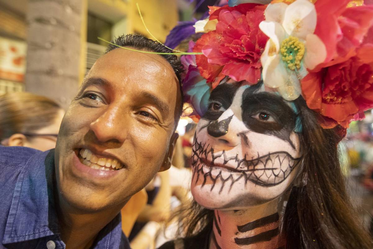 Esta vez la cuota de magia vino de otras latitudes. Brillaron los catrinas, el árbol come humanos, la caja de pandoras y otras deidades locales e invitadas del norte y el centro de América. FOTO MANUEL SALDARRIAGA QUINTERO