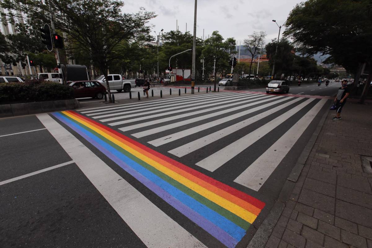 Mediante apropiaciones del espacio público se busca sensibilizar sobre temas de inclusión a la población Lgbtiq. Foto: Edwin Bustamante