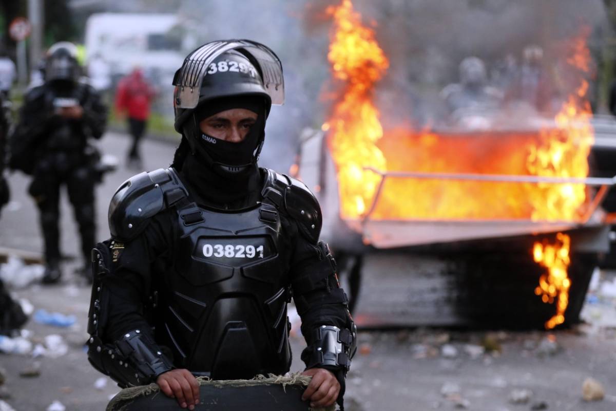 Las autoridades decidieron reforzar el dispositivo de policía en Bogotá con 750 uniformados, más 850 que llegarán de otras regiones del país. Además, 300 soldados de la Brigada 13 del Ejército apoyarán las labores de control en la ciudad. FOTO AFP