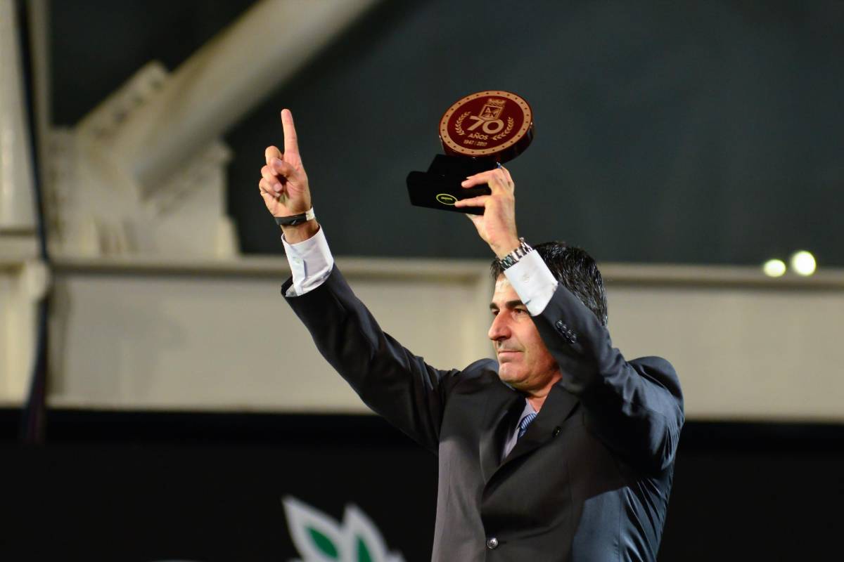 El fallecido Andrés Escobar recibió un homenaje en la celebración. En la foto su hermano, Santiago Escobar. FOTO CORTESÍA 