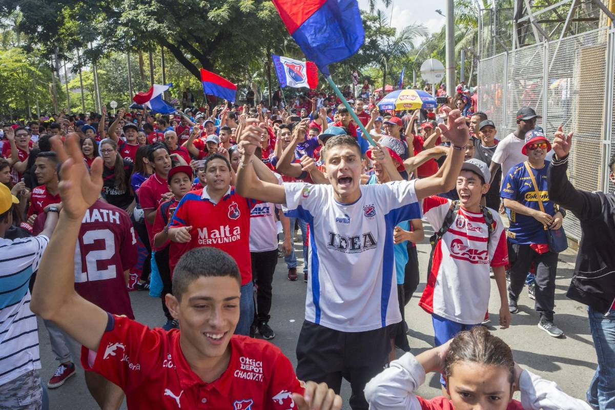 Los seguidores del Poderoso entonaron los cánticos para desearle suerte al equipo en el juego de vuelta por la semifinal ante Tolima. FOTO EDWIN BUSTAMANTE