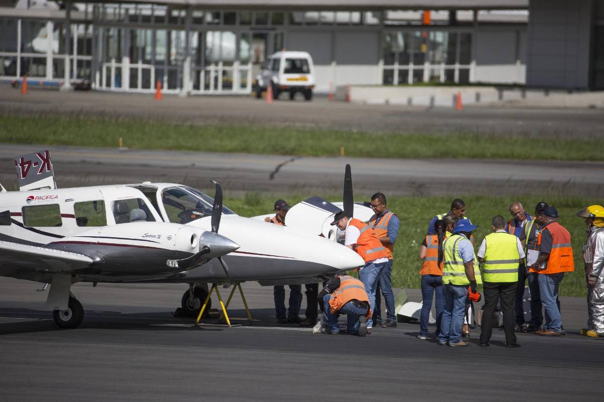 La aeronave trasladaba desde Quibdó a una persona enferma que será remitida al hospital General de la capital antioqueña. FOTO EDWIN BUSTAMANTE