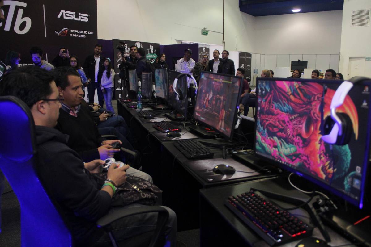El pabellón 4 está dedicado a los videojuegos, en donde se organizan torneos de fútbol y otros de los juegos más populares, todo con el fin de presentar lo más reciente de la tecnología diseñada para los apasionados a este tipo de diversión. FOTO COLPRENSA
