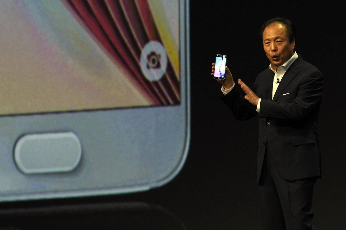 El nuevo dispositivo de Samsung llegará a Colombia la última semana de abril. FOTO AFP